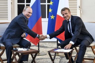 Emmanuel Macron et Vladimir Poutine ne s'étaient plus parlé directement depuis septembre 2022 (archives). KEYSTONE/AP POOL AFP/GERARD JULIEN